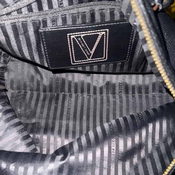 Victoria’s Secret Black & Gold Leather Shoulder  Bag with Gold Chain - Picture 6 of 14